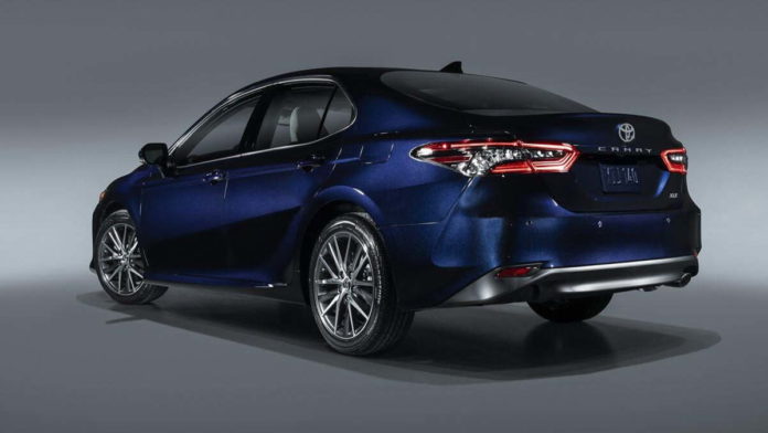 Toyota Camry 2021 Semakin Atletis dan Berwajah Garang