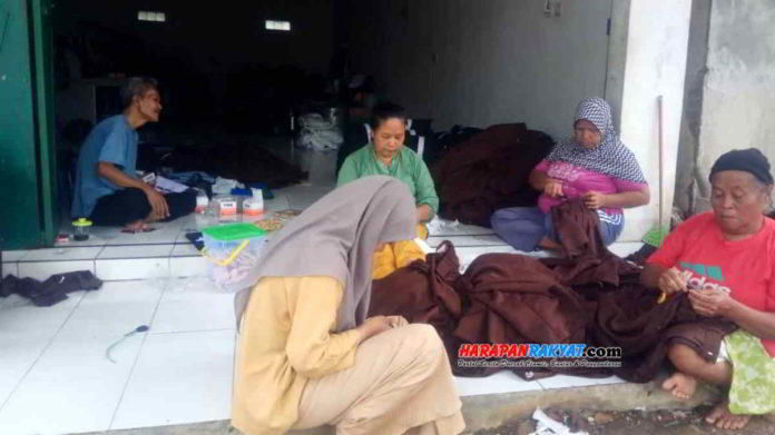 Usaha di bidang konveksi di Kota Banjar, Jawa Barat, kini kembali stabil. Foto: Aisyah/HR.