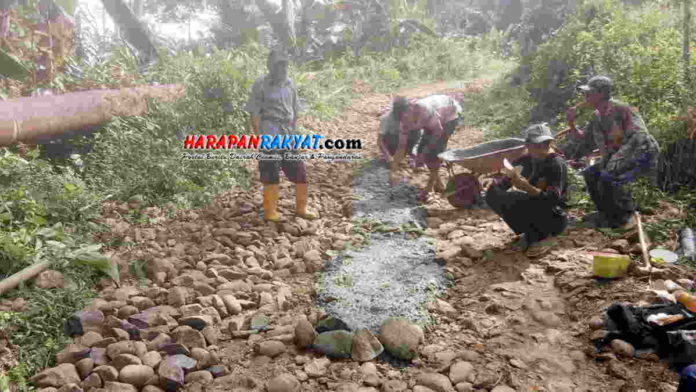 perbaikan Jalan Penghubung Dua Desa di Pangandaran