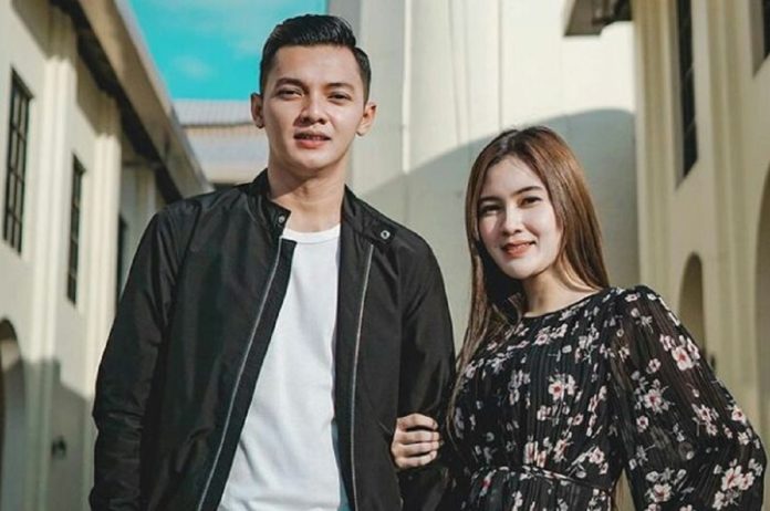 Pernikahan Nella Kharisma Dan Dory Harsa Tersebar Foto Undangan