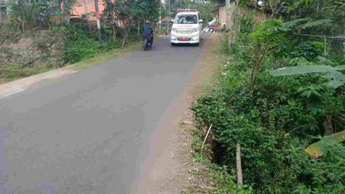 Bahu Jalan di Bojongkondang Pangandaran Longsor