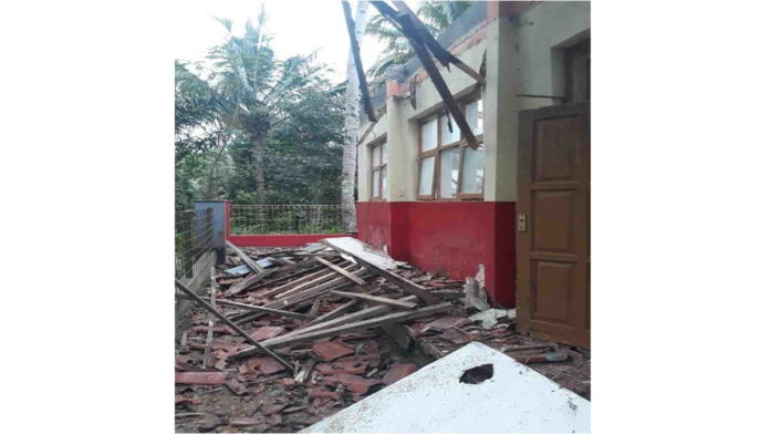 Bangunan SD di Langkaplancar Pangandaran Ambruk