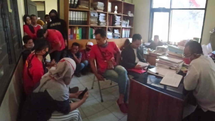 Di Tengah Pandemi PT APL Kota Banjar PHK 85 Orang Pekerja