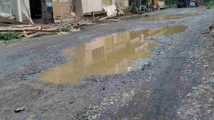 Jalan Cibalanarik Tasikmalaya Rusak
