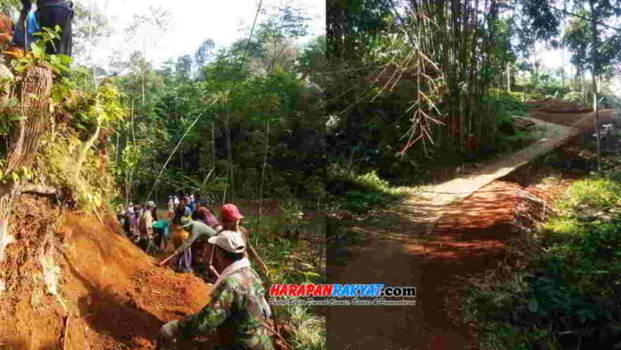 Pembukaan jalan baru dan pelebaran jalan antar dusun secara swadaya menjadi agenda kegiatan warga Dusun Gereba, Desa Gereba, Kecamatan Cipaku, Kabupaten Ciamis, Minggu (23/08/2020). Foto: Edji Darsono/HR.