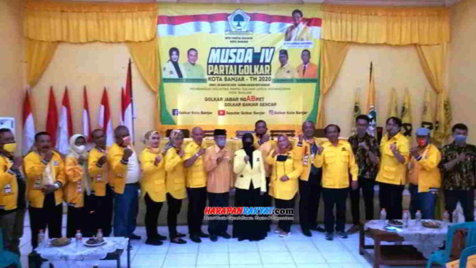 Para pengurus DPD Partai Golkar Kota Banjar saat pelaksanaan Musda k IV di Gedung Golkar Kota Banjar. Foto: Muhlisin/HR.