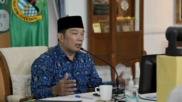 Razia masker di pantai pangandaran