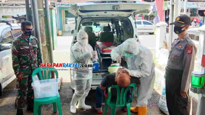 Tes Swab Pedagang Pasar Cijulang Pangandaran