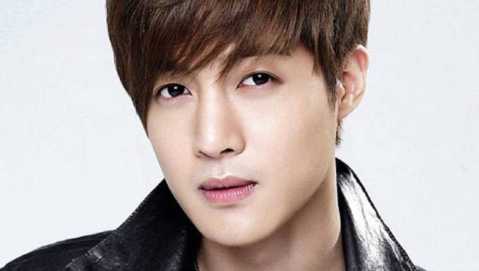 13. Aksi Heroik Kim Hyun Joong Untuk Menyelamatkan Nyawa Koki Restoran