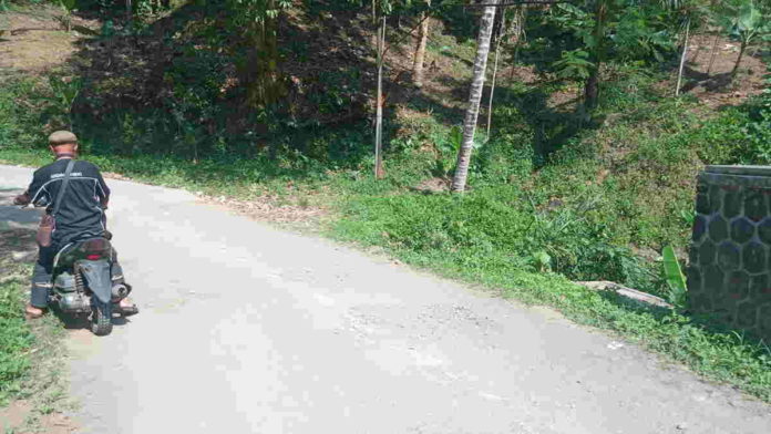 Bahu Jalan Longsor, Warga Sidamulih Pangandaran Minta Dipasang TPT