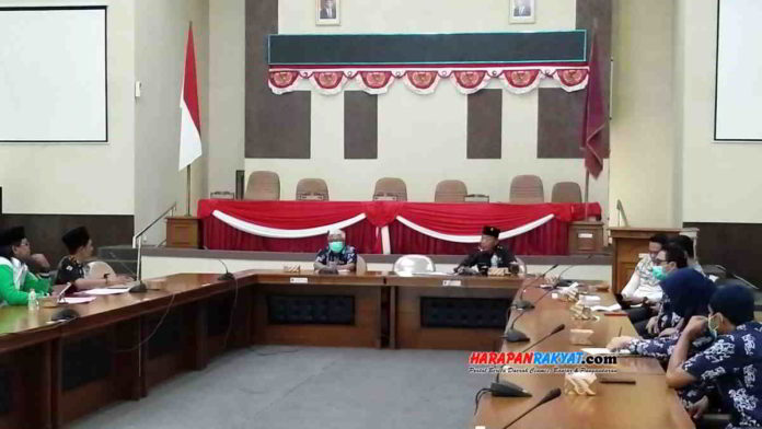 LKNU Kota Banjar saat hearing bersama Komisi I DPRD Kota Banjar. Foto: Muhlisin/HR