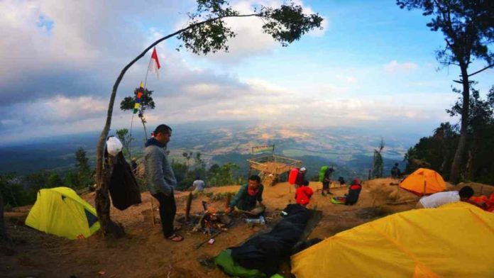 Empat Wisata Alam Puncak di Ciamis Rekomendasi Buat Kemping
