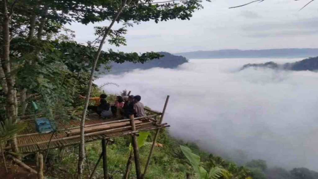 Empat Wisata Alam Puncak di Ciamis Rekomendasi Buat Kemping