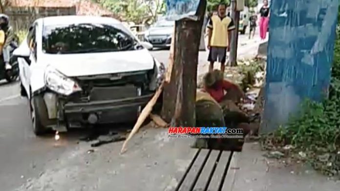 Innalillahi, 3 orang pengemis tertabrak mobil di Jalan Cikurubuk, tepatnya depan Pasar HPKP, Keluarahan Linggajaya, Kecamatan Mangkubumi, Kota Tasikmalaya, Jum’at (26/09/2020). Foto: Apip Wilianto/HR.