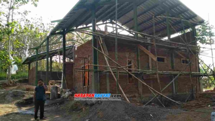 Kelompok Swadaya Masyarakat (KSM) Maju Bersama menggerakan pembangunan TPS 3R, Desa Mulyasari, RT. 13, RW. 03, Kelurahan Pataruman, Kota Banjar. Foto: Hendra Irawan/HR.