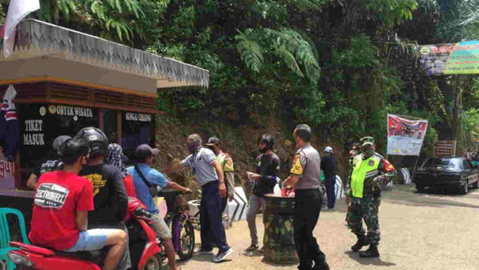 Pengunjung Wisata Cireong Ciamis Tak Pakai Masker, Petugas Beri Sanksi