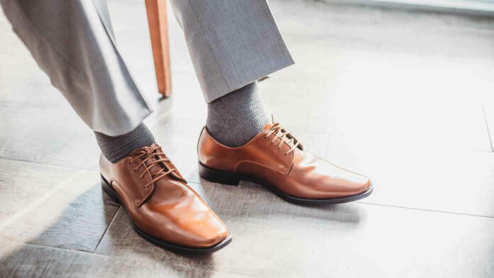 Sepatu Kulit Berjamur, Atasi dengan Mudah dan Aman