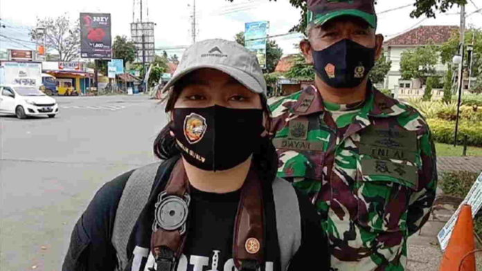 TNI AL Pangandaran Razia Masker bersama Resimen Mahasiswa