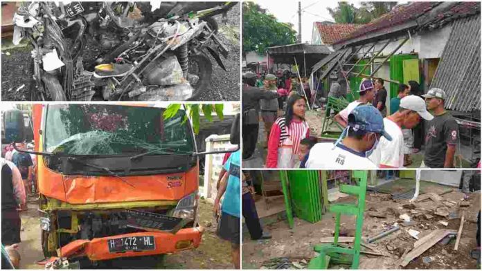 Truk Hantan Warung dan Motor di Pangandaran
