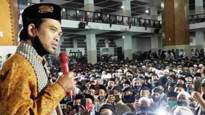 Ceramah Ustadz Abdul Somad dengan tema “Hijrah Persatuan dan Kebangkitan Umat Islam” dihadiri ribuan umat muslim Kota Tasikmalaya, Jawa Barat, Senin (14/09/2020) malam. Foto: Istimewa.