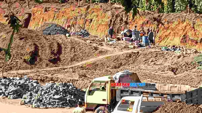 Tanahnya hilang tergerus pembangunan dikeluhkan warga Dusun Karangsari, Desa Sidamulih, Kecamatan Sidamulih, Kabupaten Pangandaran, Jawa Barat. Foto: Entang SR/HR.