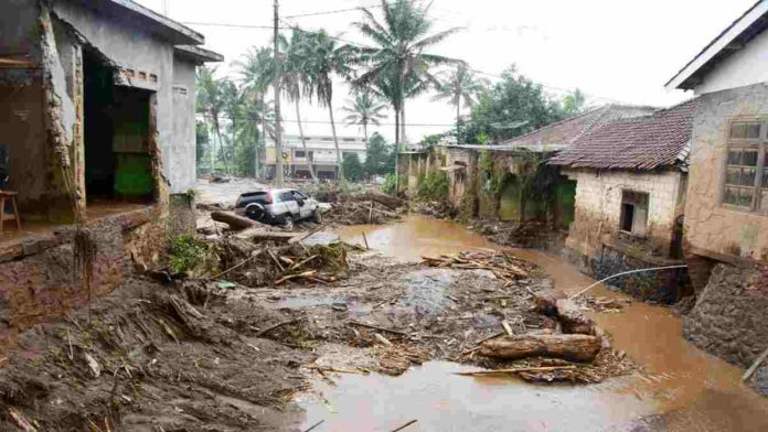 Gubernur Jabar Ingatkan Warga Sukabumi Waspada Bencana Banjir
