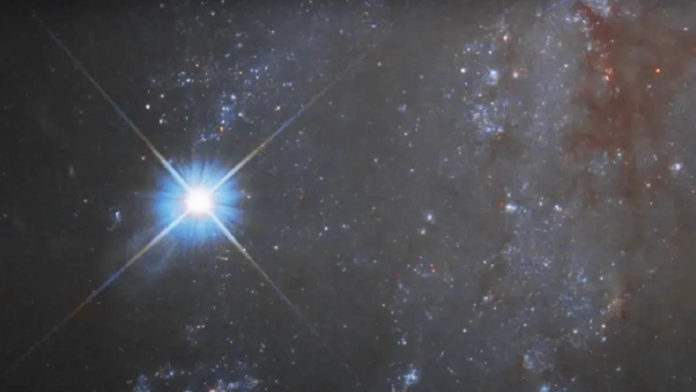 Ledakan Supernova di Galaksi NGC 2525