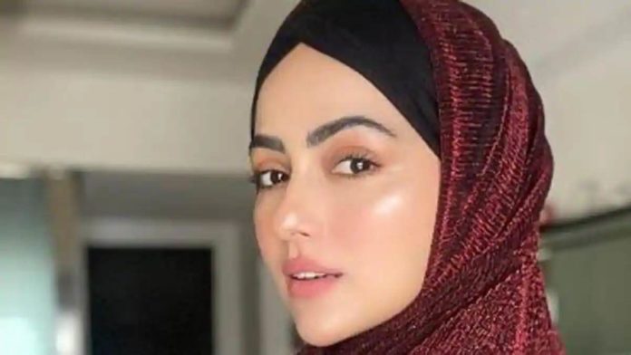 13. Sana Khan Hijrah, Lebih Memilih Untuk Meninggalkan Dunia Showbiz