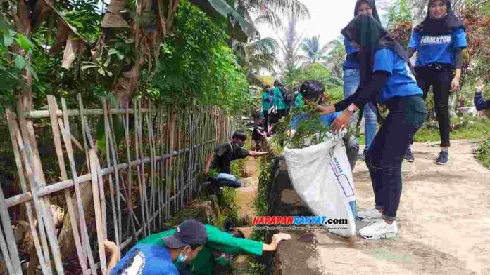 Aksi peduli lingkungan untuk membangkitkan kembali nilai gotong-royong di tengah masyarakat dilakukan Forum Peduli Lingkungan (FPL) Kabupaten Ciamis. Foto: Ferry Ramdani/HR.
