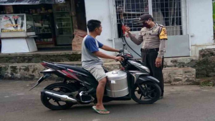 Anggota Polsek Cipaku