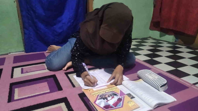Boros Kuota, Orang Tua Siswa di Ciamis Keluhkan KBM Daring
