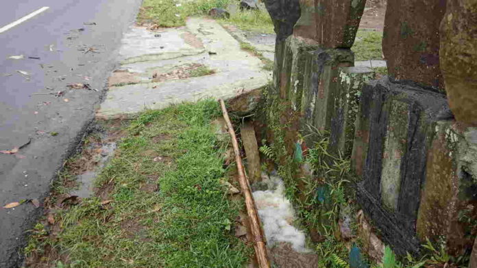 Drainase Jalan Kabupaten di Desa Ciakar Ciamis Perlu Dibenahi