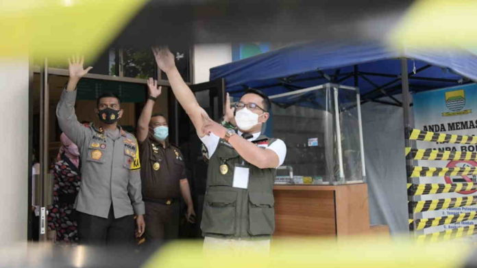 Jadi Relawan Uji Vaksin, Gubernur Jabar Jalani Pengambilan Darah