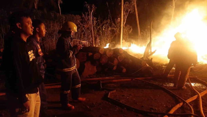 Kebakaran Hebat Hanguskan Pabrik Kayu di Pamarican Ciamis