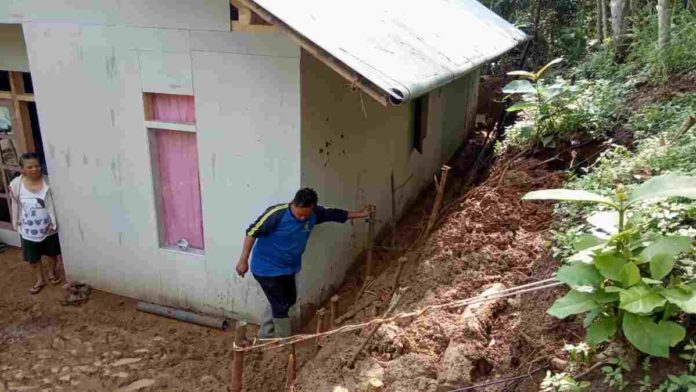 Rumah Warga Pamarican