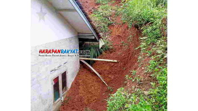 Material Longsor Timpa 3 Rumah Warga Jadimulya Pangandaran