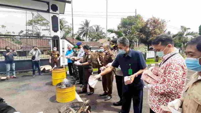 Miliaran Rupiah Palsu Dimusnahkan Kejari Kabupaten Tasikmalaya