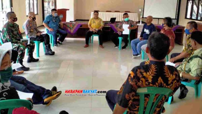 Koordinasi petugas Gugus Tugas Covid-19 Banjarsari Ciamis yang akan wajibkan warga 3M. Foto: Suherman/HR.