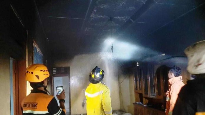 Rumah warga Kota Banjar hangus terbakar akibat tersambar petir. Foto: Istimewa.