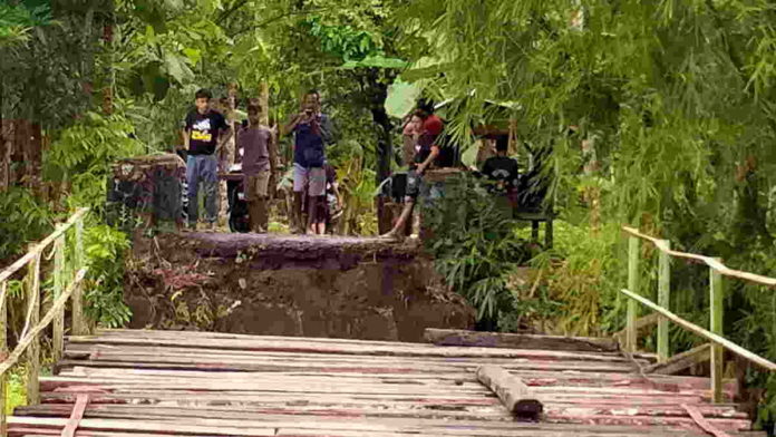 Sungai Ciputrahaji Ciamis Meluap, Jembatan Ampera Hanyut