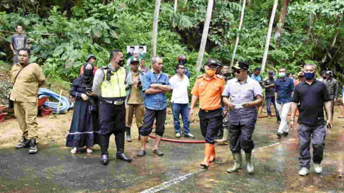 Wagub Jabar Tinjau Lokasi Banjir dan Longsor di Kabupaten Tasikmalaya