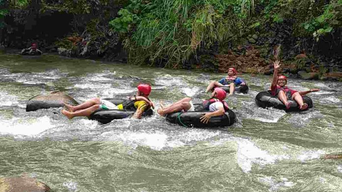 Wisata Sedekan River Tubing di Ciamis yang Bikin Ketagihan
