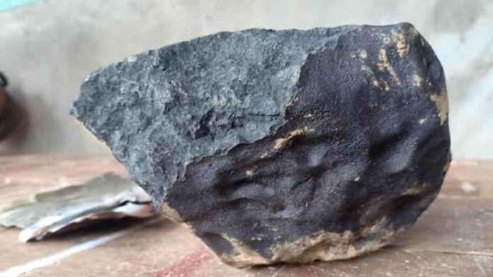 Meteorit jatuh di Tapanuli, para ilmuwan mengevaluasi meteorit seperti chondrite