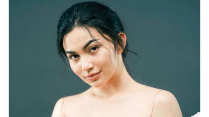 13. Viral Foto KTP Ariel Tatum Terlihat Cantik dan Sempurna
