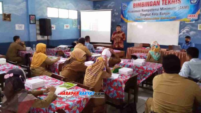 Bimtek AKM guru dan kepsek di Kota Banjar tetap patuhi pesan ibu 3M. Foto: Hendra Irawan/HR.