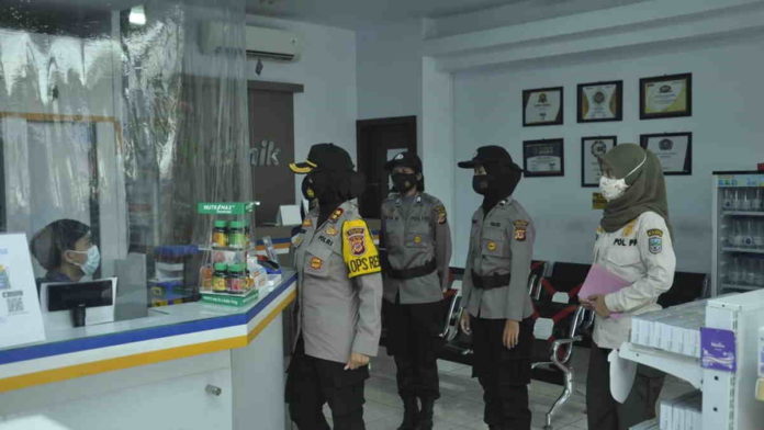 Datangi Pertokoan, Kapolres Banjar Beri Imbauan Prokes 3M