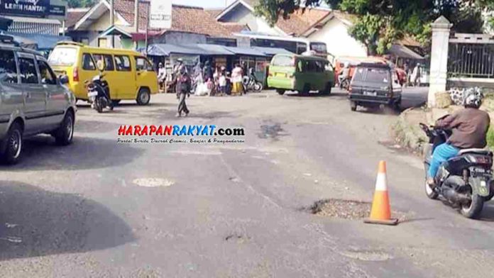 Jalan Berlubang di Alun-alun Singaparna Tasikmalaya Disorot Netizen
