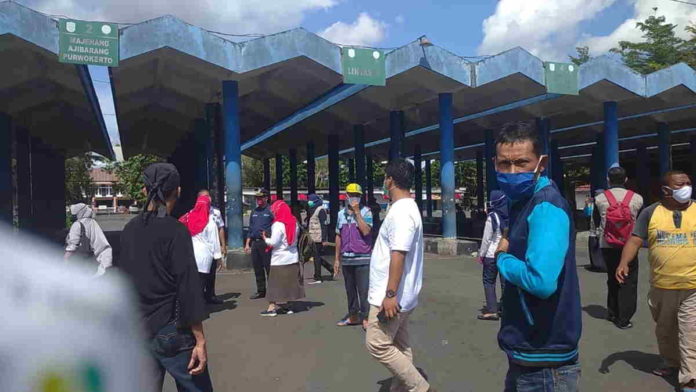 Lucu, di Kota Banjar Seorang Ibu Minta Masker untuk Koleksi