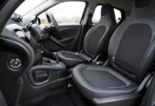Membersihkan Kabin Mobil