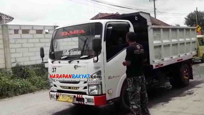 Ormas di Tasikmalaya Hadang Truk Pengangkut Pasir Langgar UU Lalin